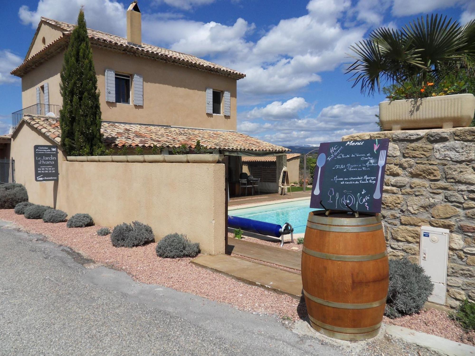 Le Jardin D'Ivana Chambres D'Hotes B&B Avec Piscine Chauffee Oppède Eksteriør billede