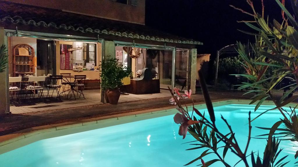 Le Jardin D'Ivana Chambres D'Hotes B&B Avec Piscine Chauffee Oppède Eksteriør billede
