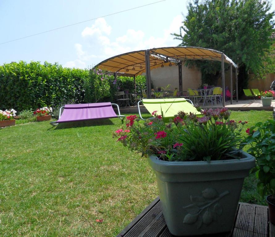 Le Jardin D'Ivana Chambres D'Hotes B&B Avec Piscine Chauffee Oppède Værelse billede